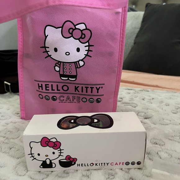 Hello kitty cafe truck brand new from 2017 - Picture 6 of 12